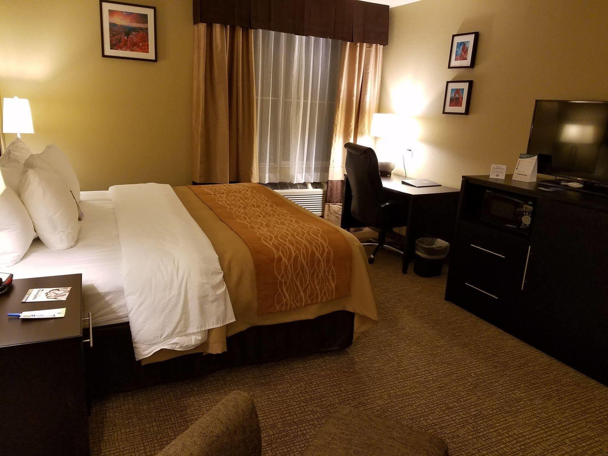 Comfort Inn & Suites Vernal - National Monument Area Bagian luar foto